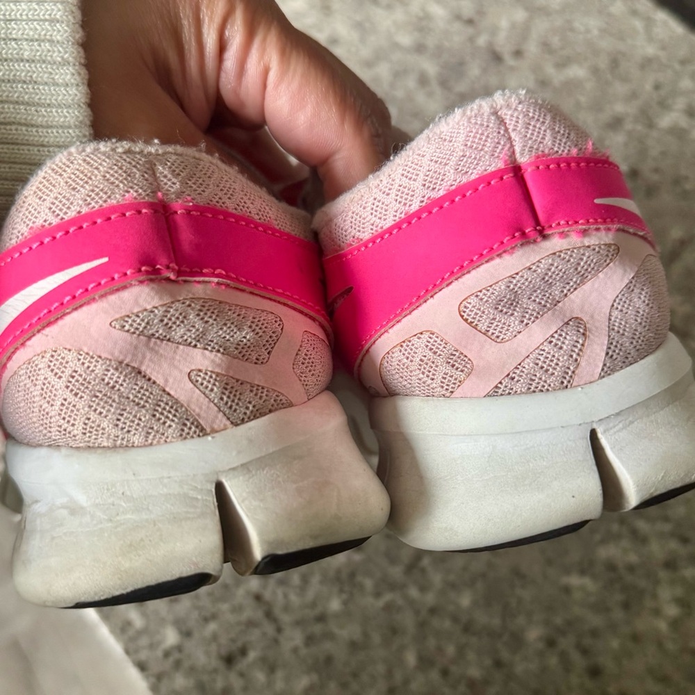 Nike l Women's Hot Pink Sneakers l Nike Free Run l Size : 8 - Picture 5 of 10